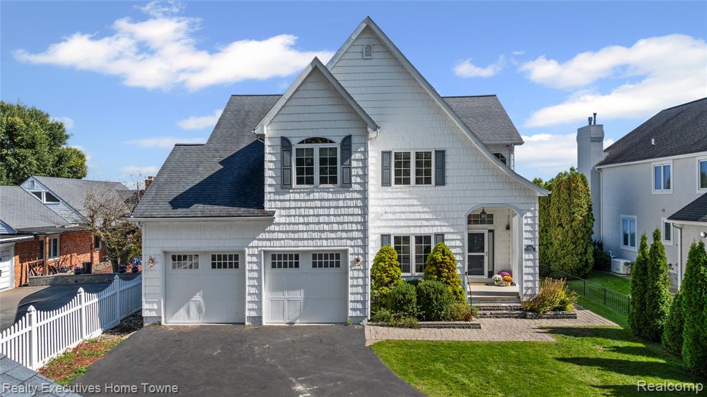 5802 Lakeshore Road, Fort Gratiot, MI 48059 — front exterior