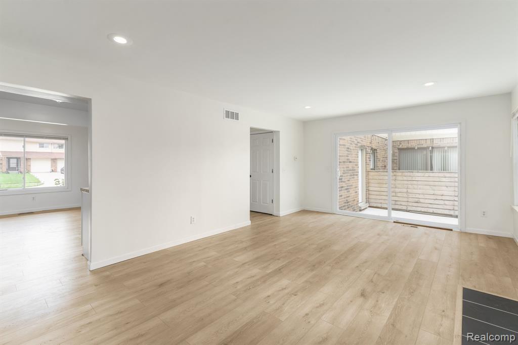 3104 Woods Circle, Detroit, MI 48207 — Photo 25