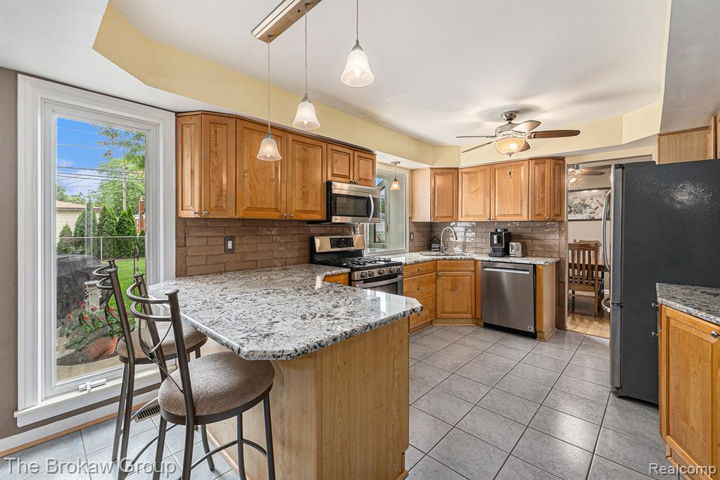 40456 Meade Point Drive, Sterling Heights, MI 48313 — Photo 9