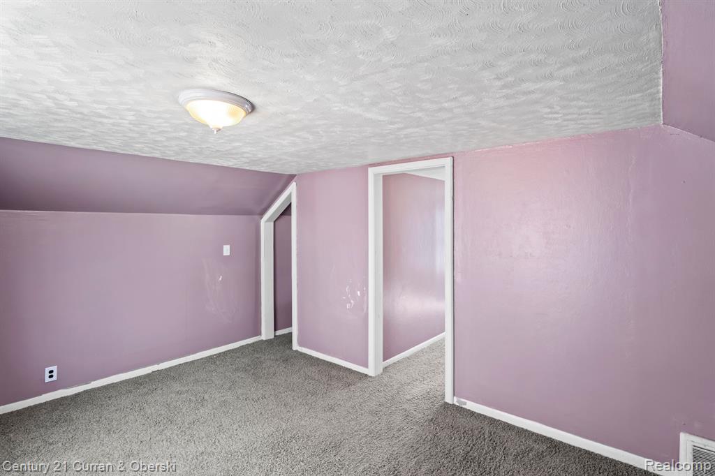 8242 RIVERDALE Street, Dearborn Heights, MI 48127 — Photo 16