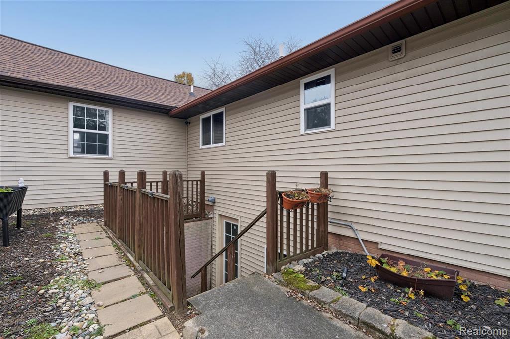 8474 Wesley Drive, Flushing, MI 48433 — Photo 49