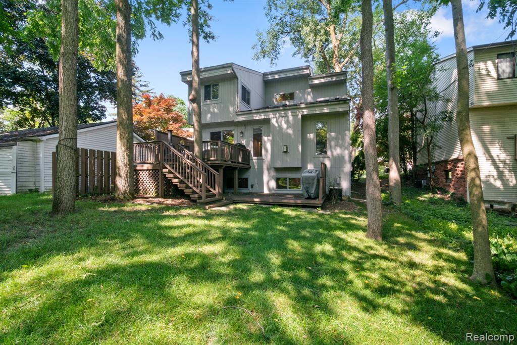 5775 Eastman Boulevard, West Bloomfield, MI 48323 — Photo 2