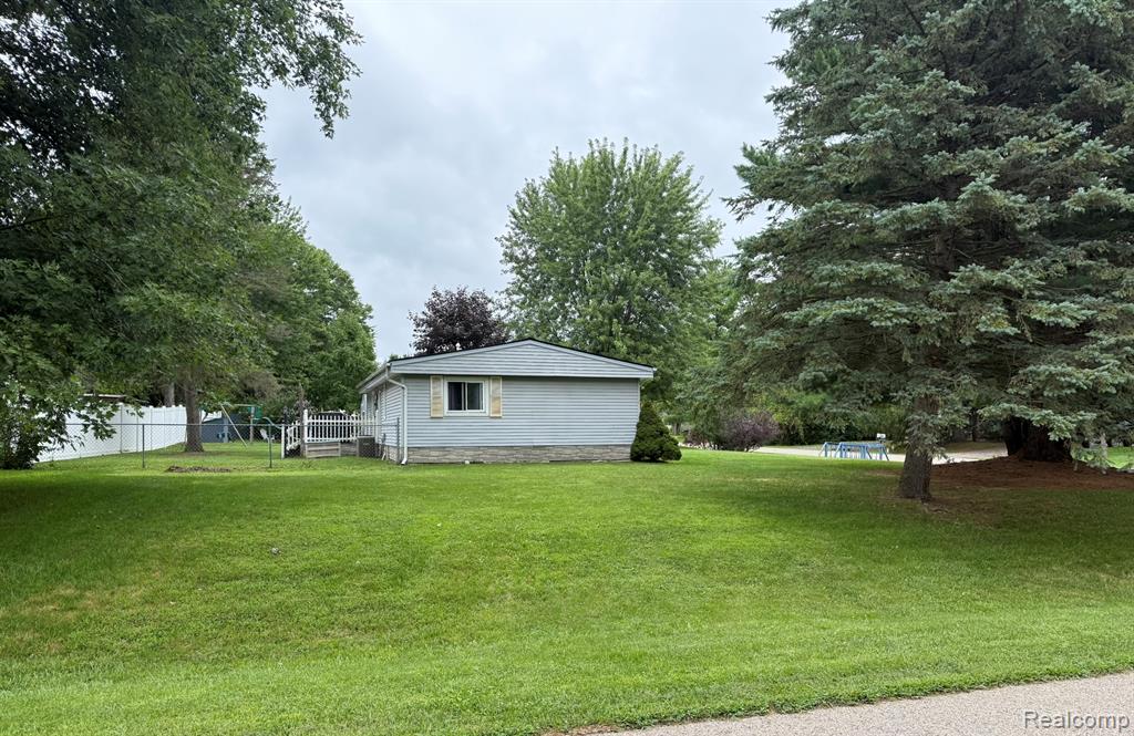526 Cherokee Bend, Howell, MI 48843 — Photo 3