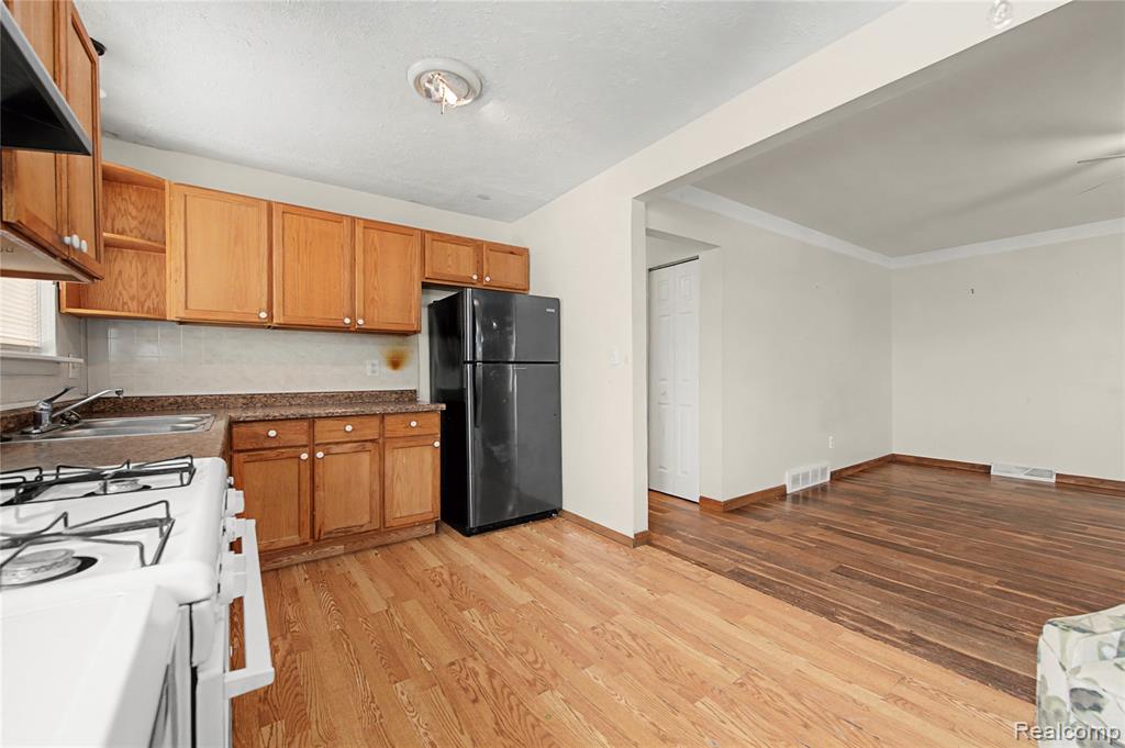 6753 Madison Street, Taylor, MI 48180 — Photo 23