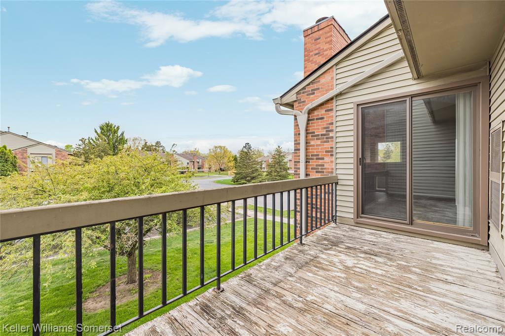 20745 Indian Creek Drive, Farmington Hills, MI 48335 — Photo 30