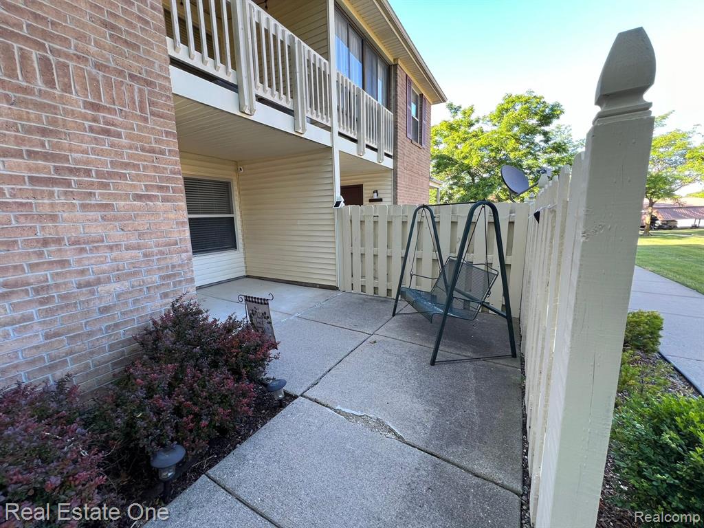 61121 GREENWOOD Drive, South Lyon, MI 48178 — Photo 4