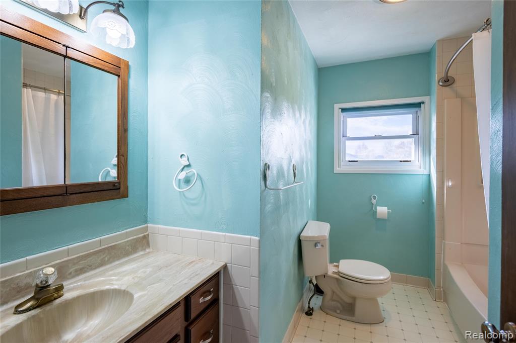 8354 Fenton Road, Grand Blanc, MI 48439 — Photo 11