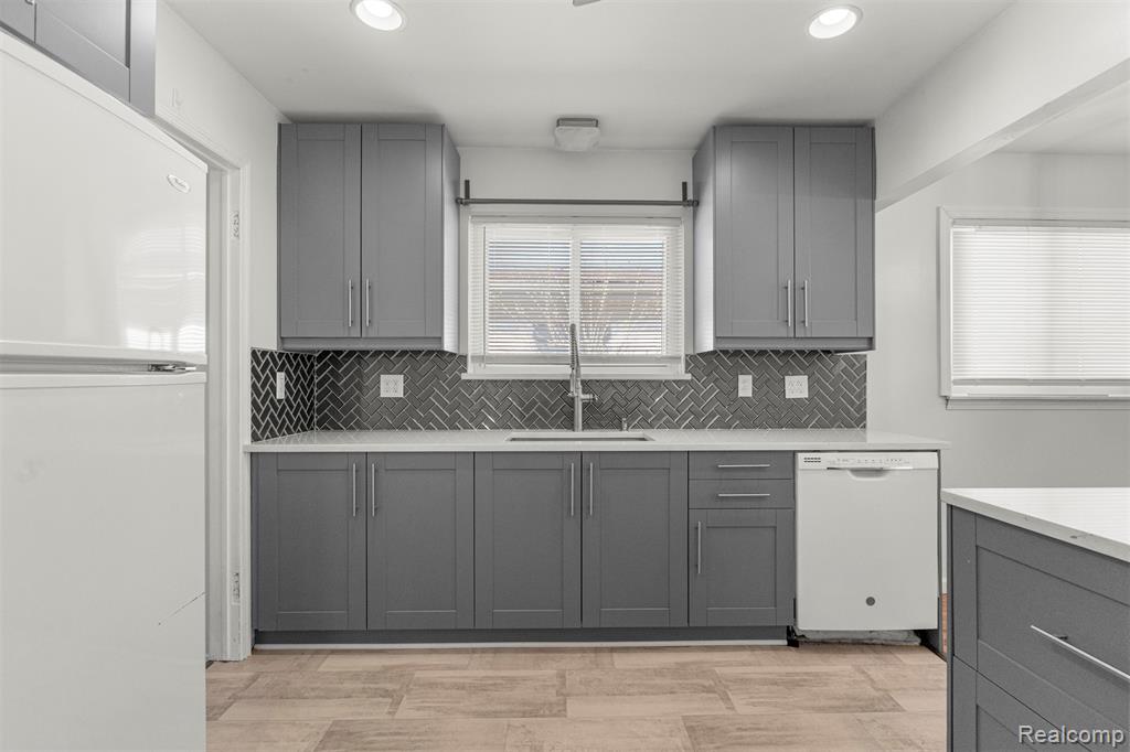 4142 Gertrude Street, Dearborn Heights, MI 48125 — Photo 15