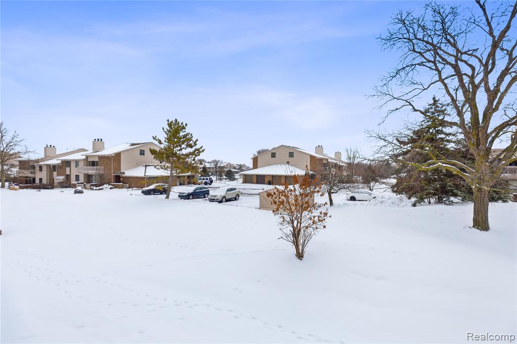 6700 Ridgefield Circle, 201, West Bloomfield, MI — Photo 22