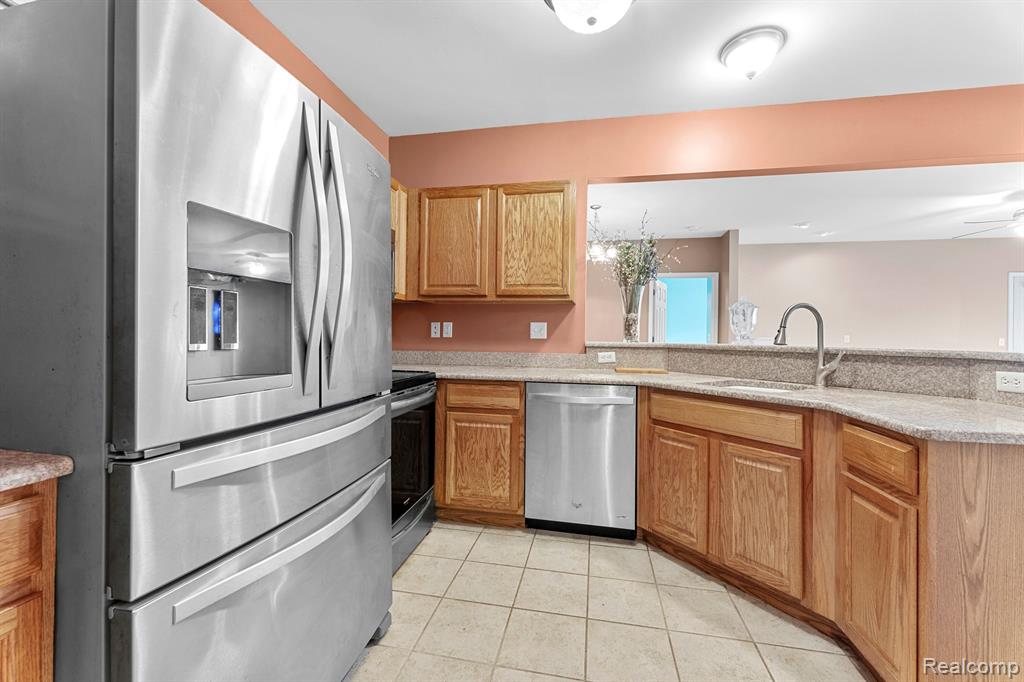 541 MULBERRY Street, Wyandotte, MI 48192 — Photo 12
