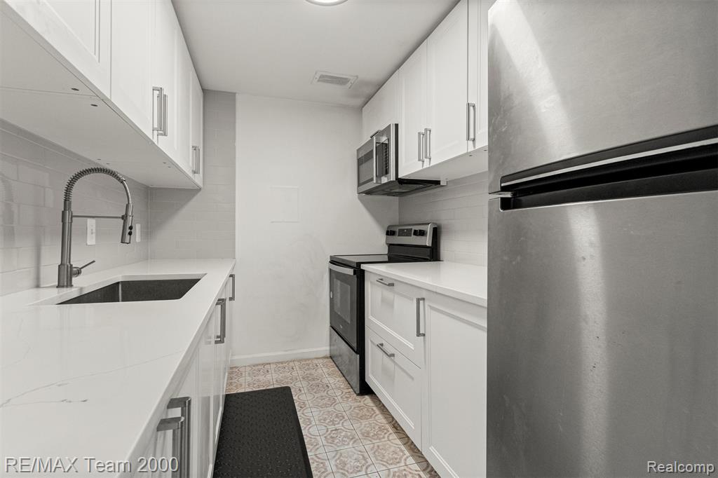22700 GARRISON Street, 1105, Dearborn, MI 48124 — Photo 14