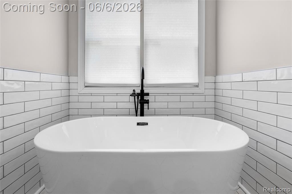 10242 Beacon Court, Grand Blanc, MI 48439 — Photo 28