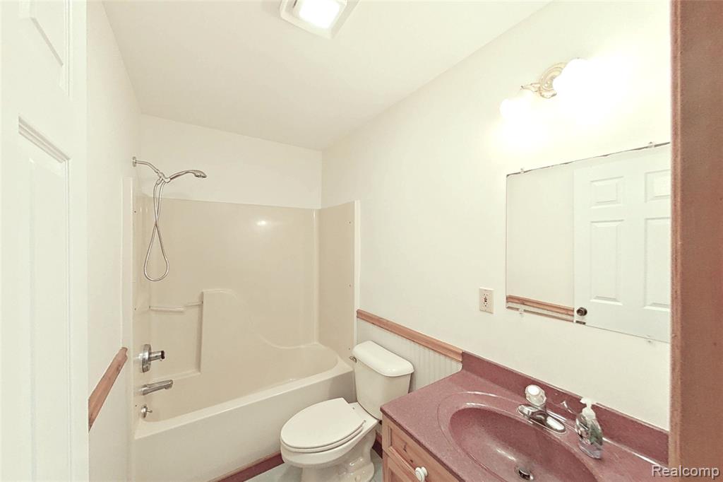 8844 RIVERSIDE Drive, Brighton, MI 48116 — Photo 23