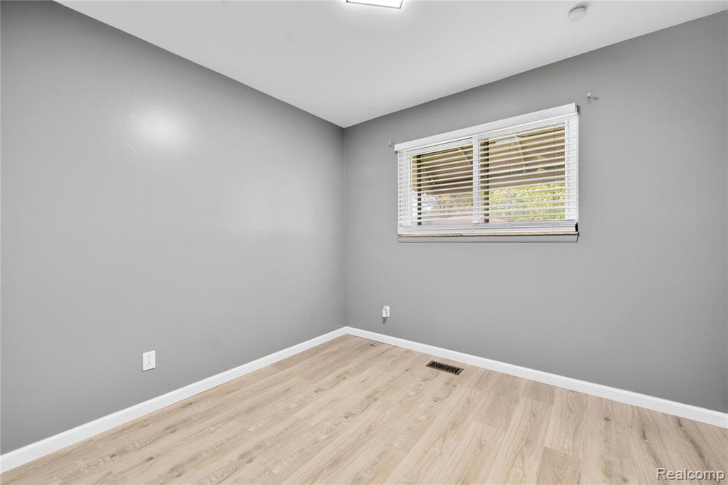 7278 Superior, Center Line, MI 48015 — Photo 13