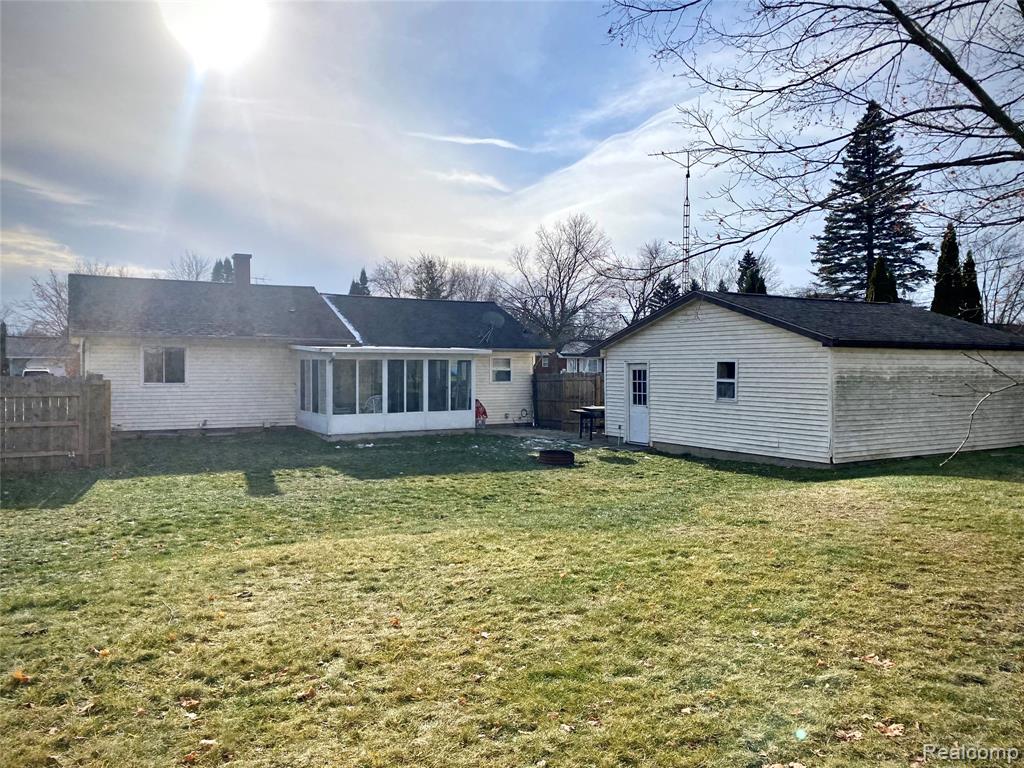 8474 Chesterfield Drive, Swartz Creek, MI 48473 — Photo 6