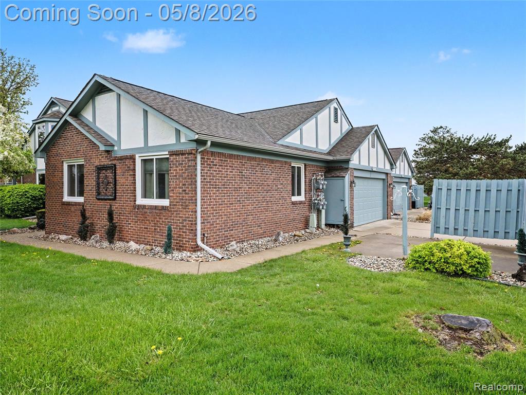 15596 Huntcliff Drive, 40, Macomb, MI 48044 — Photo 2