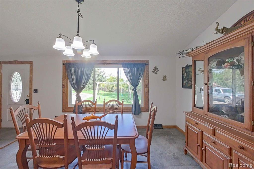 5920 CAMPBELL CORNERS Drive, Howell, MI 48855 — Photo 2