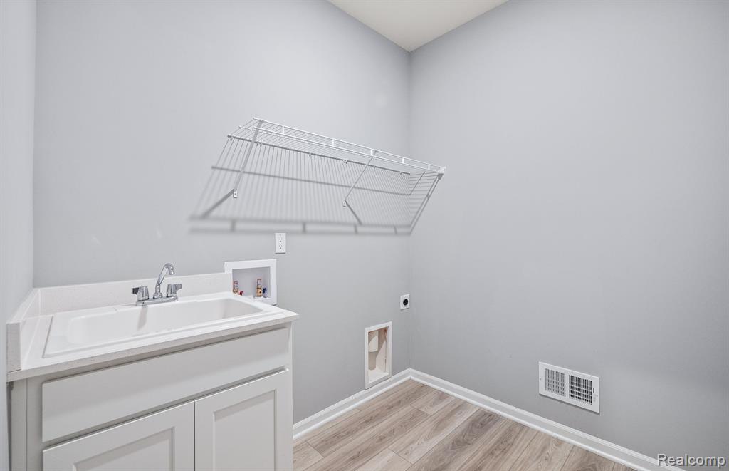 55638 OAK POINTE Drive, Utica, MI 48315 — Photo 13