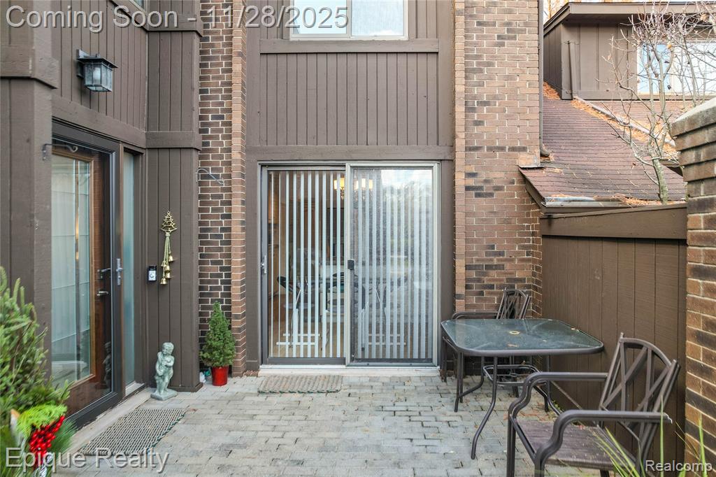 2164 Bordeaux Street, West Bloomfield, MI, 48323