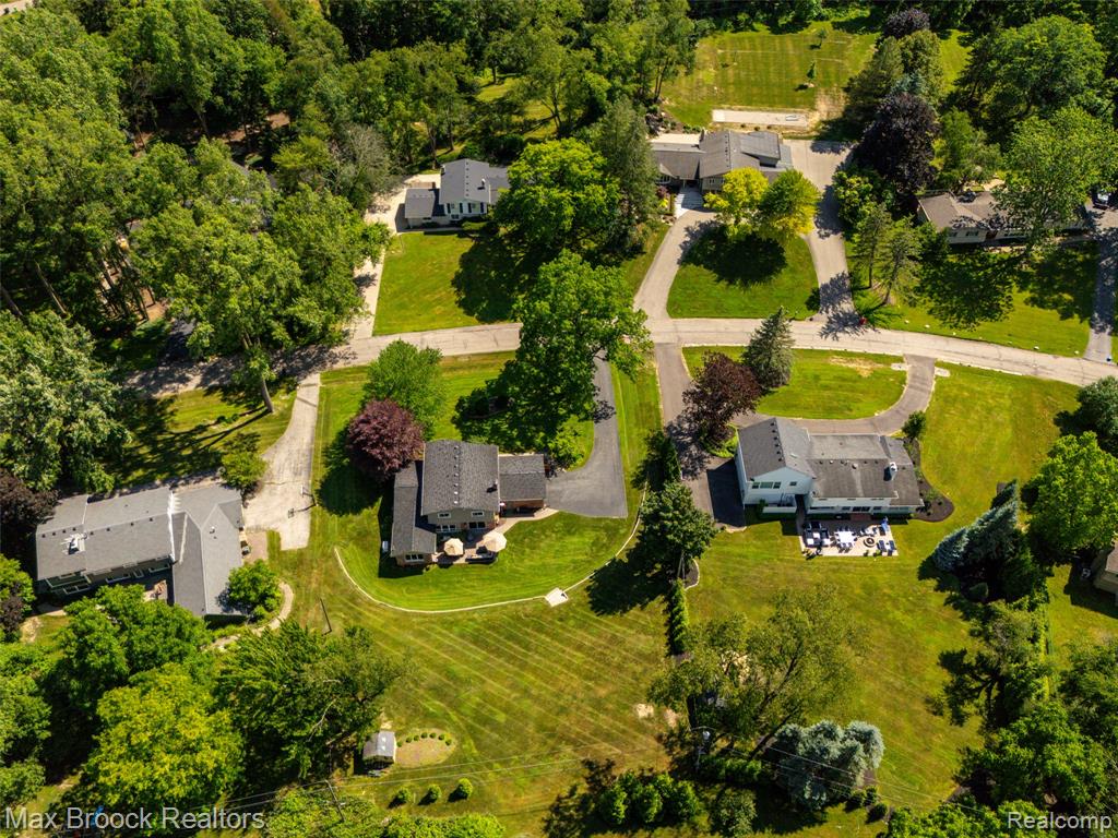 6907 W Knollwood Circle, West Bloomfield, MI — Photo 44