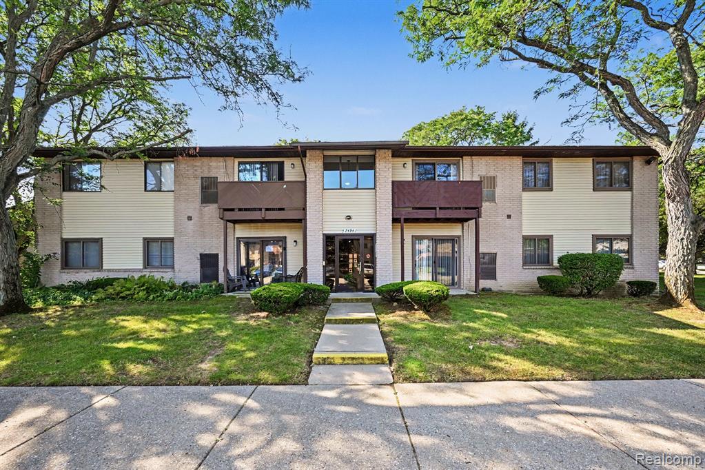 7494 Manor Circle, 104, Westland, MI