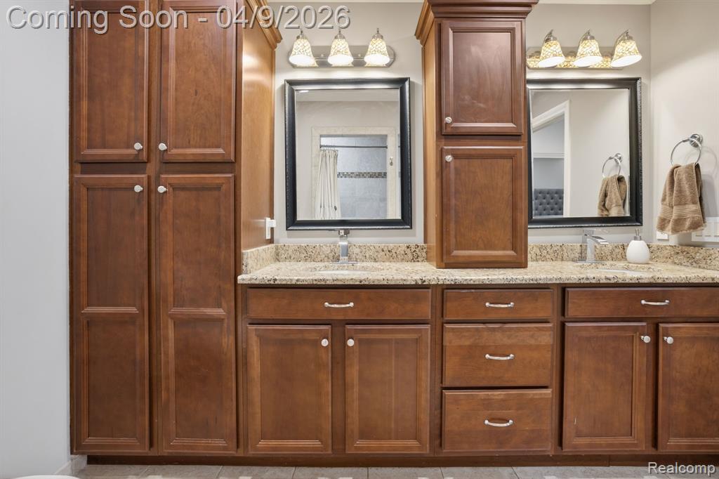 341 Ridgewood Road, Rochester, MI 48306 — Photo 35