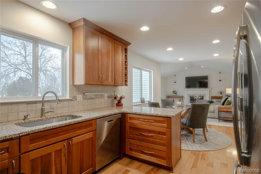 5500 Huntsman Drive, White Lake, MI 48383 — Photo 11