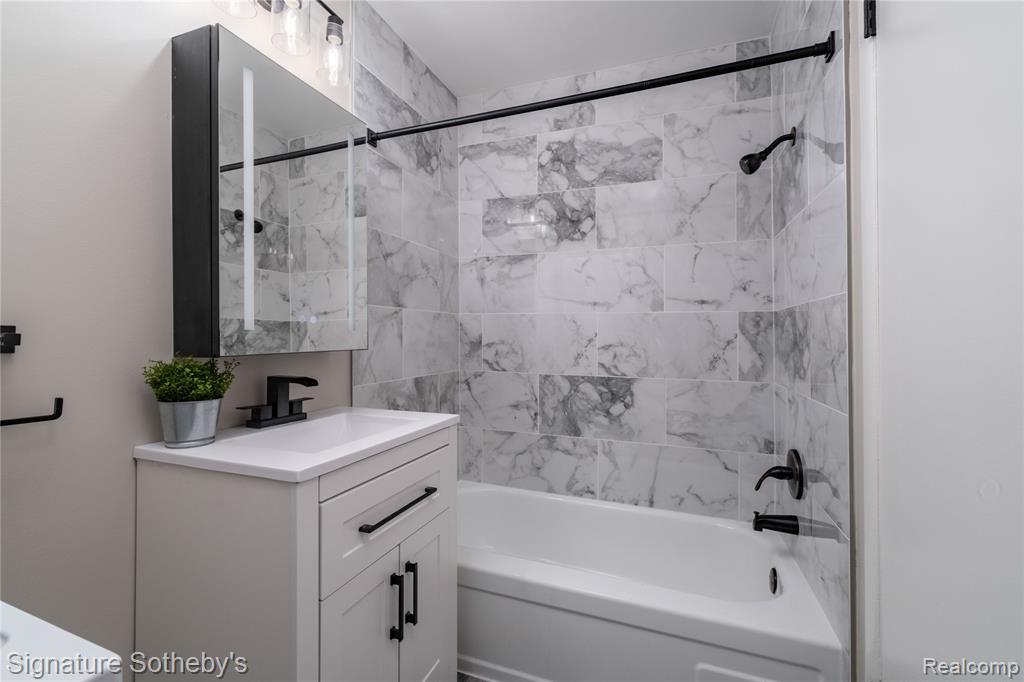 31831 Grand River Avenue, 68, Farmington, MI 48336 — Photo 14