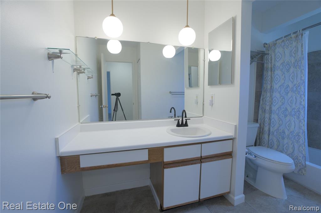 657 E Fox Hills Drive, Bloomfield Hills, MI 48304 — Photo 14