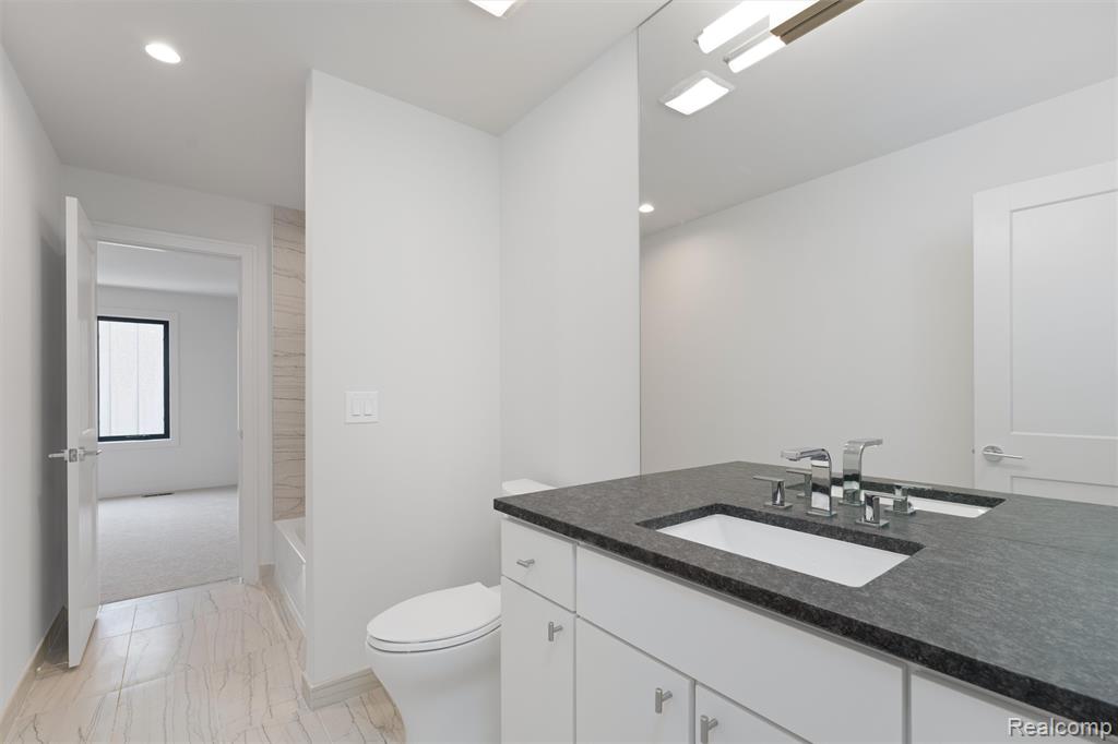 39 South Trail Court, Troy, MI 48083 — Photo 32