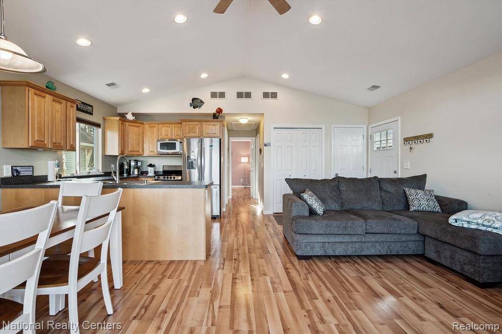 4807 DOWNING Drive, Pinckney, MI 48169 — Photo 14