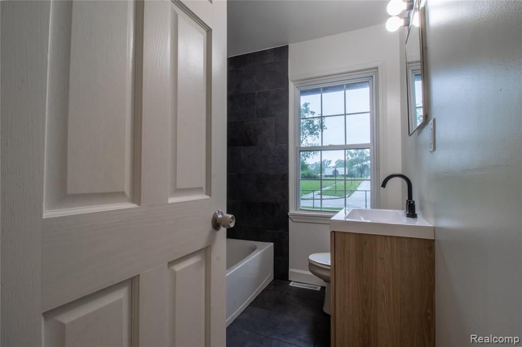 68 N Astor Street, Pontiac, MI 48342 — Photo 11