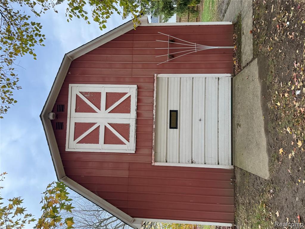 5374 Torrey Road, Flint, MI 48507 — Photo 37