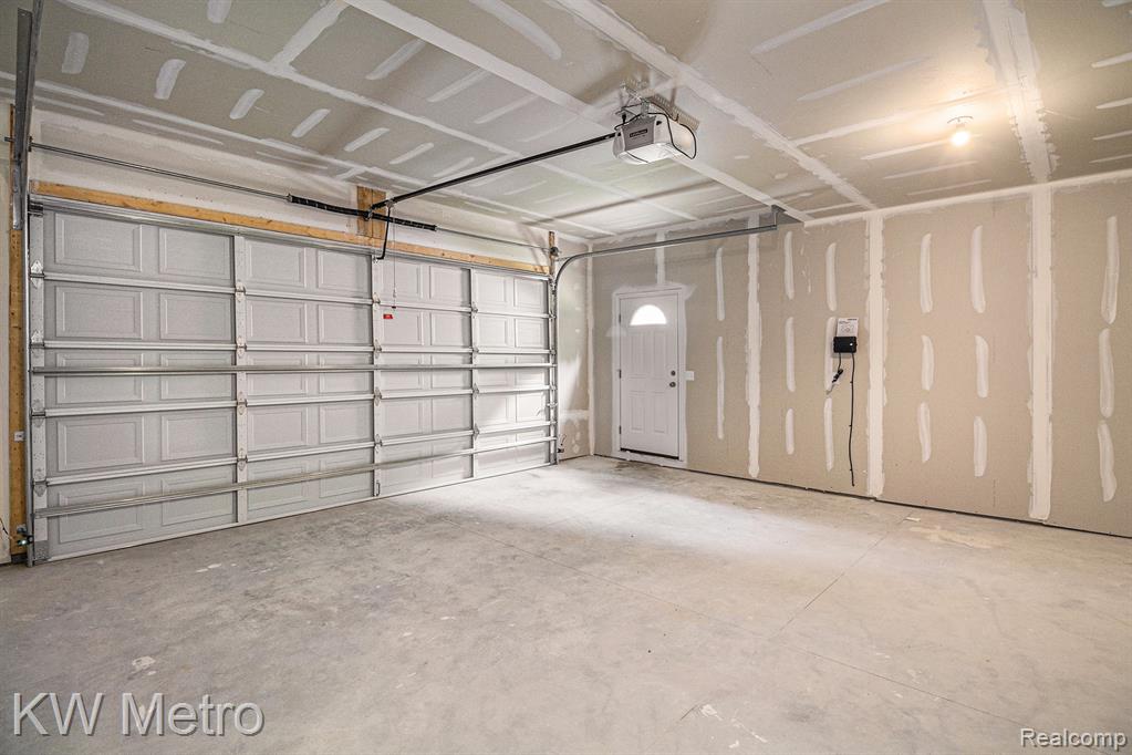 320 Whispering Pines Drive, 21, Fenton, MI 48430 — Photo 16
