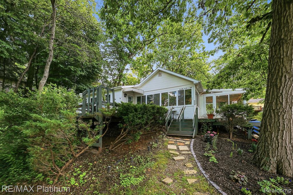 5630 Glen Echo Drive, Howell, MI 48843 — Photo 48
