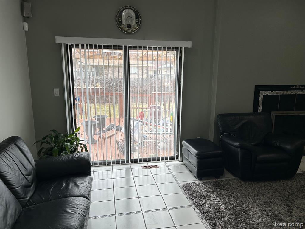 39581 Edgemont Drive, Sterling Heights, MI 48310 — Photo 10