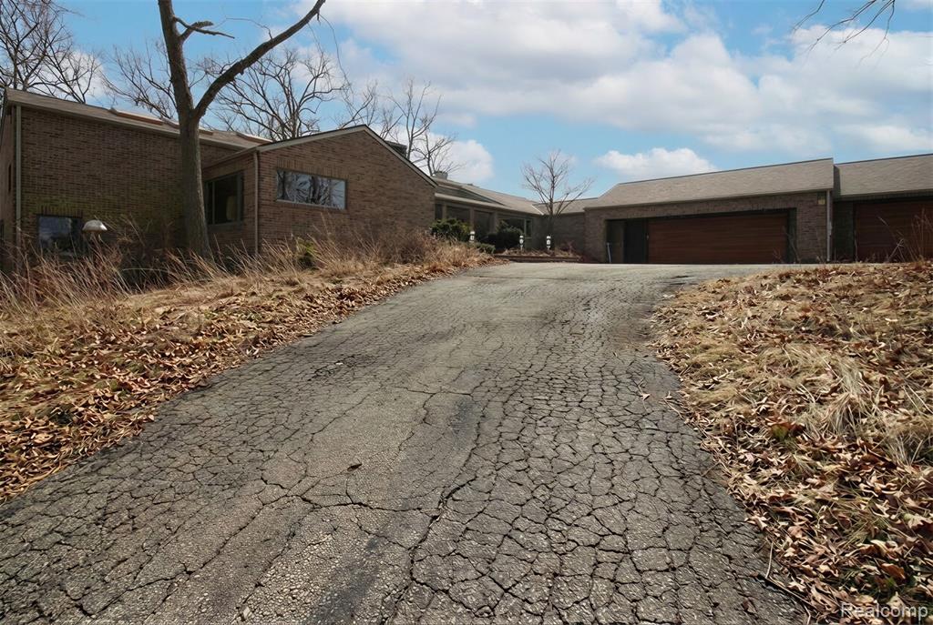 2551 Patterson Lake Road, Pinckney, MI 48169 — Photo 6
