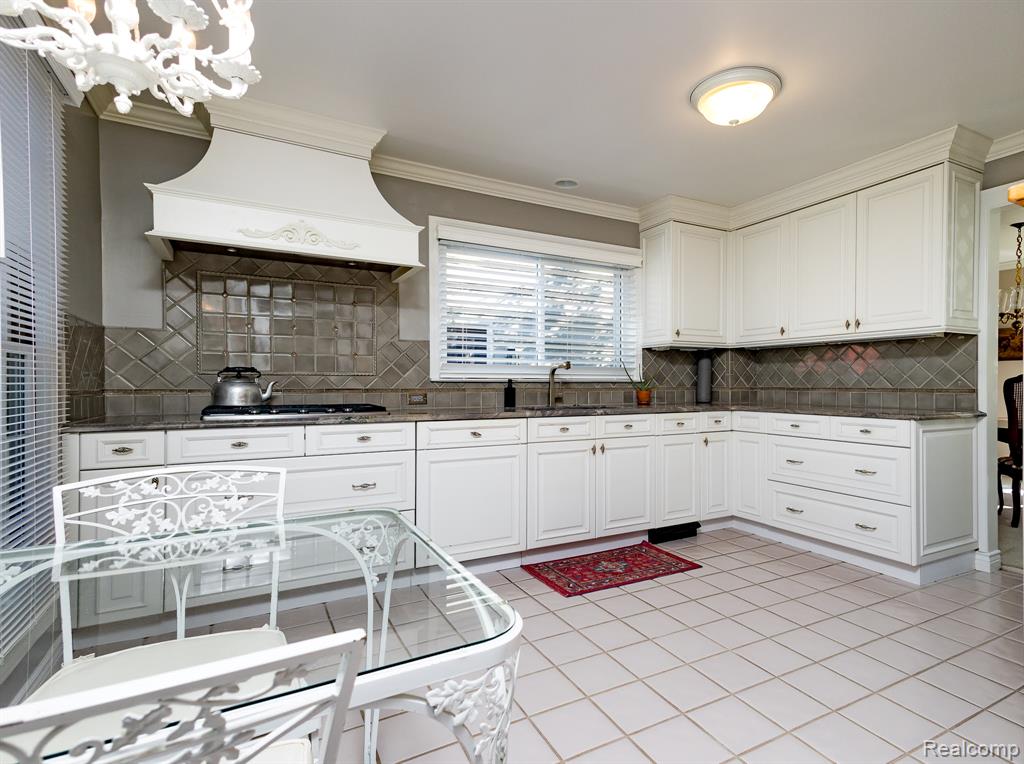 16329 Birwood Avenue, Beverly Hills, MI 48025 — Photo 9