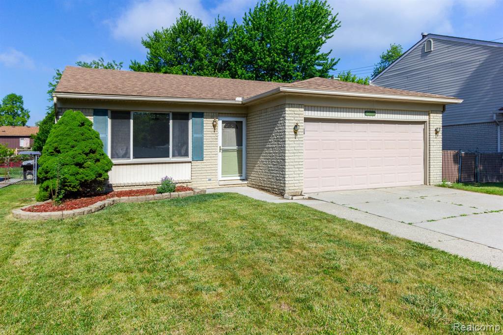 32016 Belcrest Road, Rockwood, MI — Photo 2