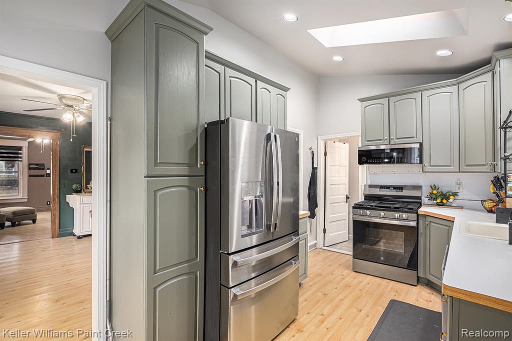325 West Flint Street, Lake Orion, MI 48362 — Photo 7