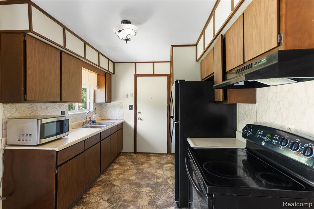 3499 E Carpenter Road, Flint, MI 48506 — Photo 11