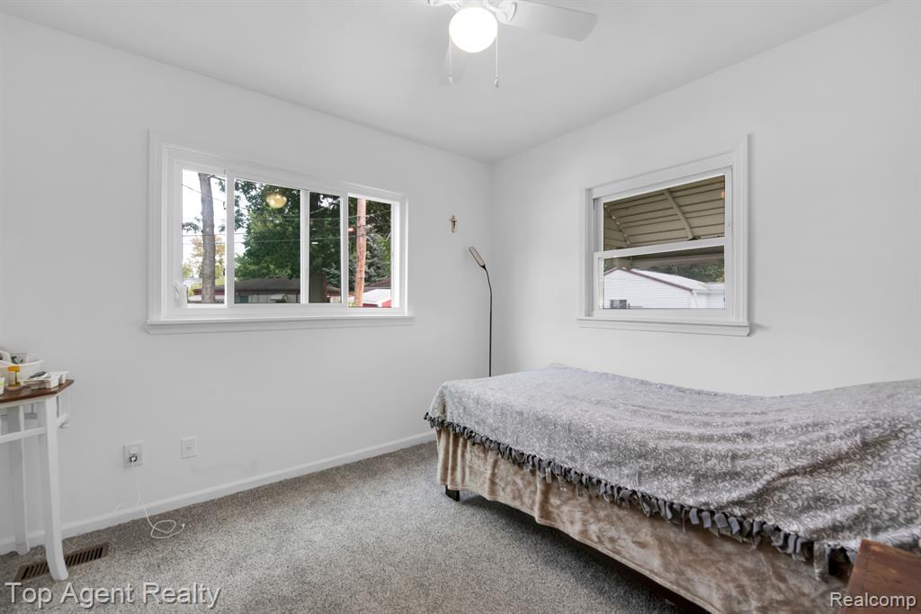 545 SONIA Avenue, Madison Heights, MI 48071 — Photo 13