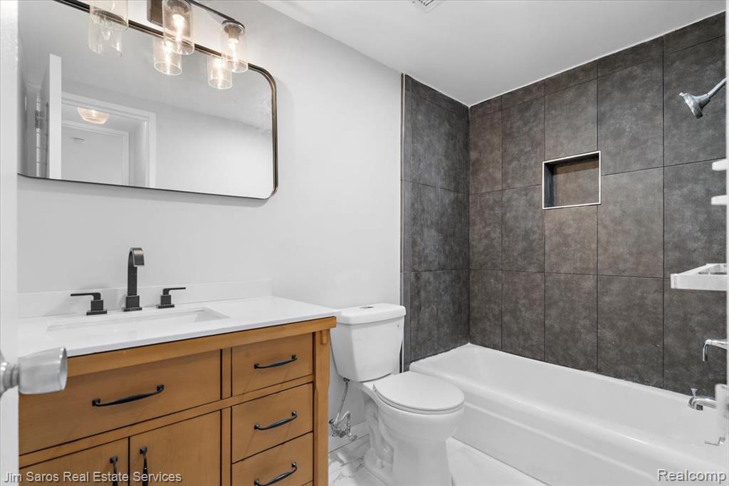8200 E Jefferson Avenue, 802, Detroit, MI 48214 — Photo 17