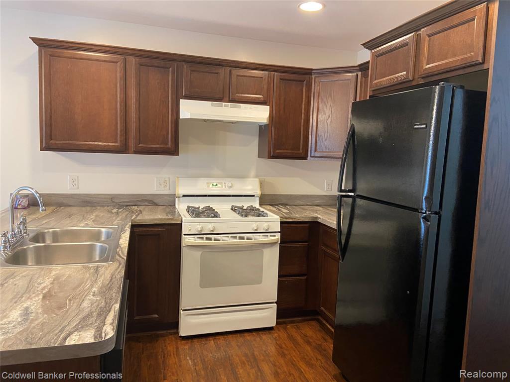 5284 Brookshire Drive, Almont, MI 48003 — Photo 12