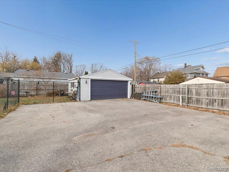 404 Pine Street, Wyandotte, MI 48192 — Photo 50