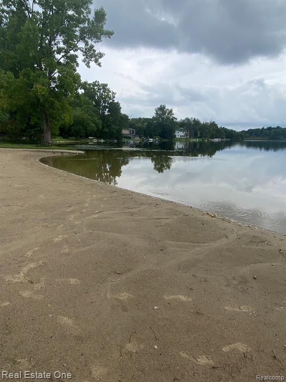 0000 Blue Jay Way, West Bloomfield, MI, 00000