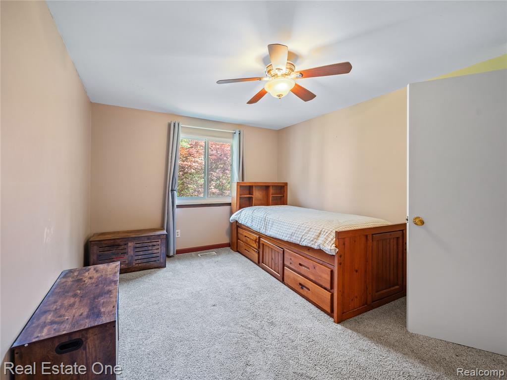 9425 Galatian Drive, Whitmore Lake, MI 48189 — Photo 10