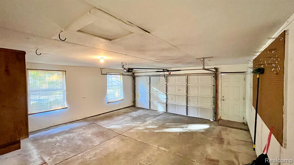 2852 MAYFAIR Drive, Troy, MI 48084 — Photo 35