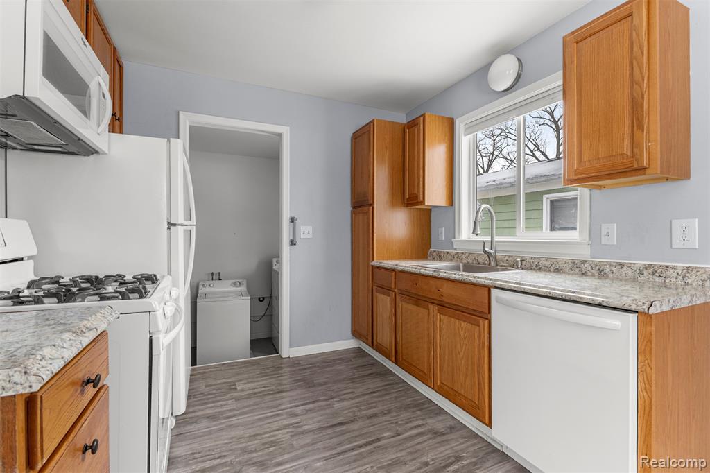 4421 Edgewood Street, Dearborn Heights, MI 48125 — Photo 16