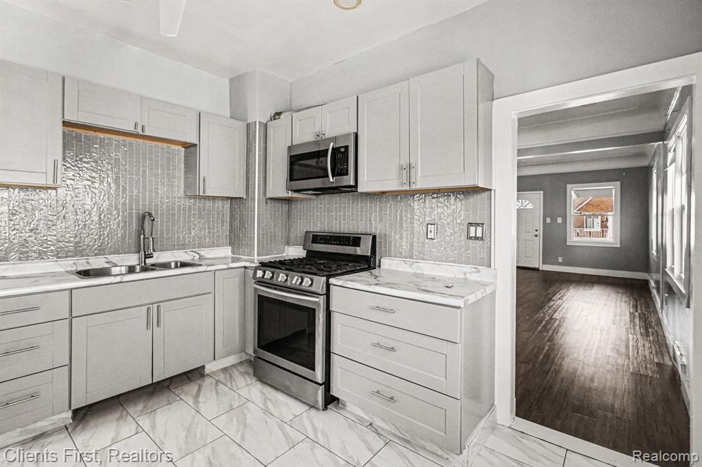5210 Middlesex Street, Dearborn, MI 48126 — Photo 9
